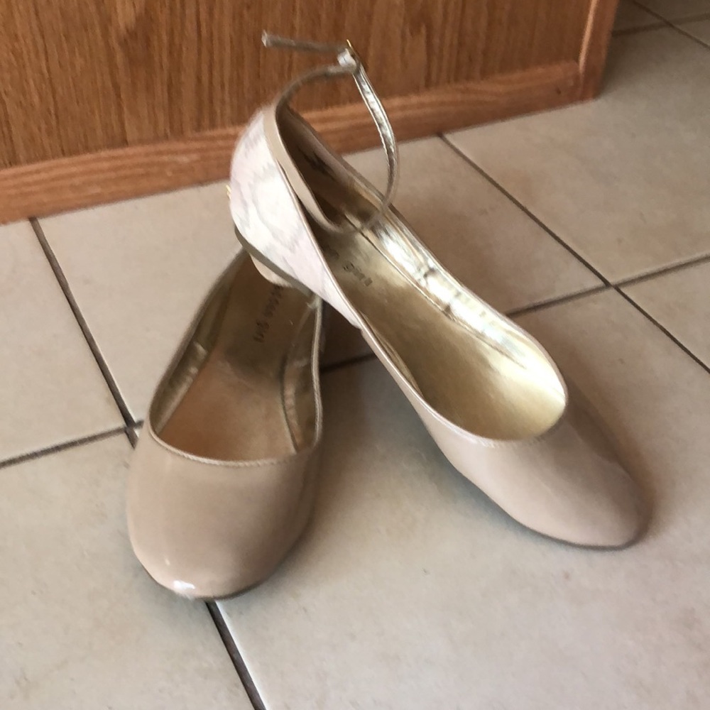 NWOT Madden tan flats - Picture 7 of 9